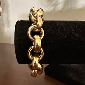 Elegant Gold Chain Bracelet